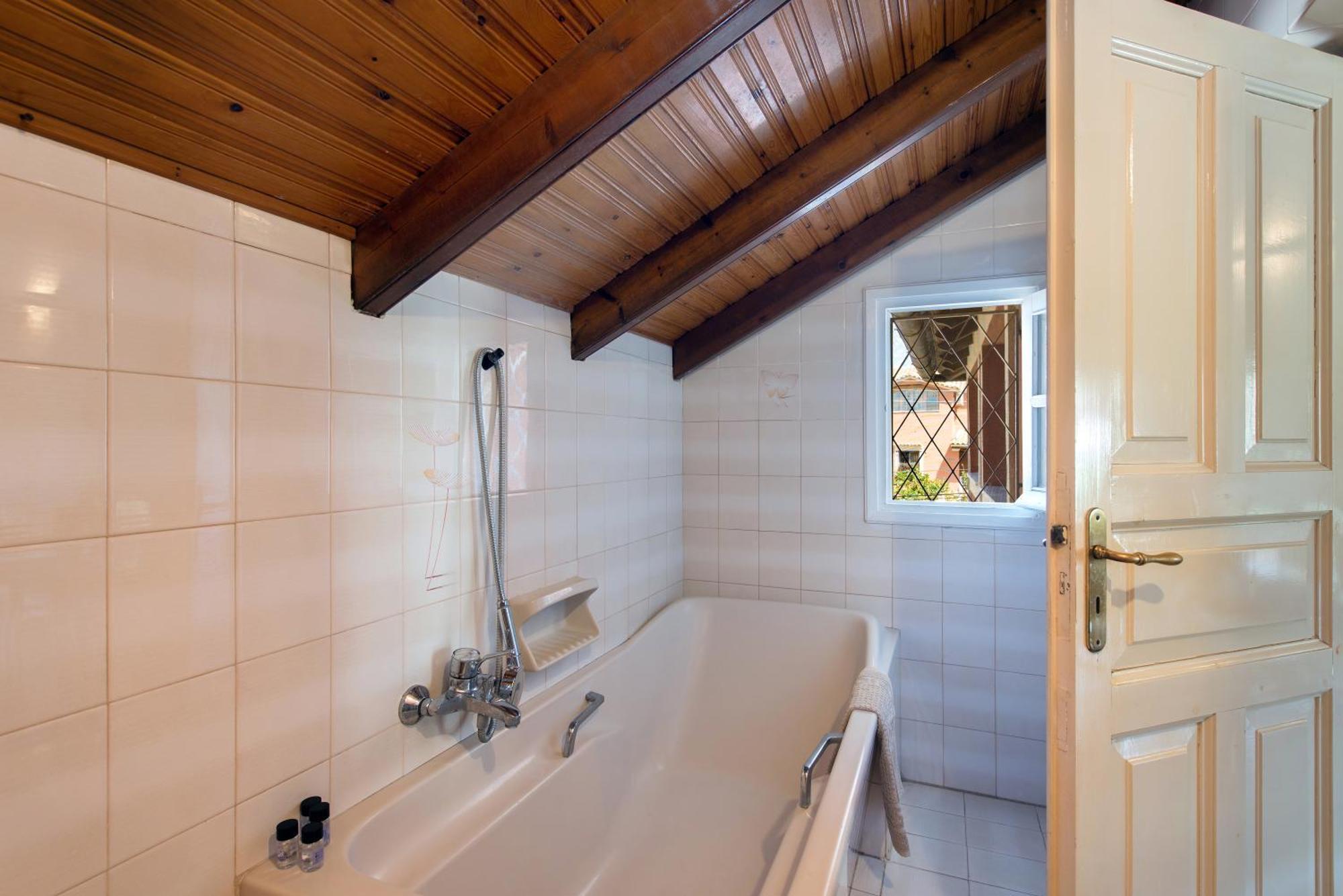 The Roof Family Apartment Alepou Exterior foto